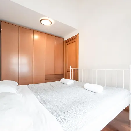 Corso San Gottardo - Darsena Flat ميلان