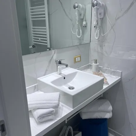 Sir Lyndon Prestige Linate Gæstehus