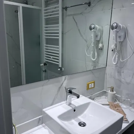 Sir Lyndon Prestige Linate Milan