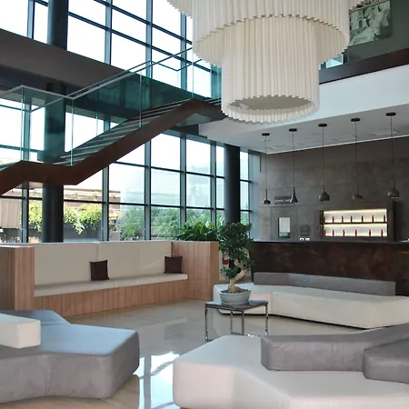 Hilton Garden North Hotel 4*