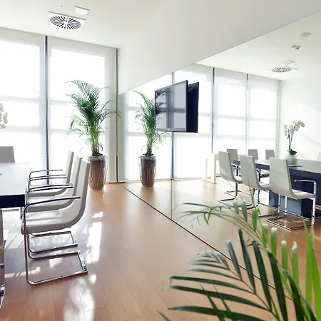 Hilton Garden North 4*