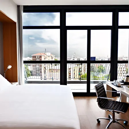 Hilton Garden North 4*