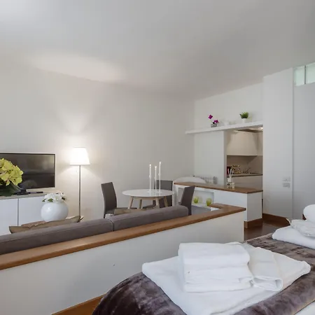 Royal & Luxury Hotel *