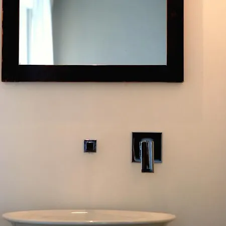 Isola Libera 4* Milánó