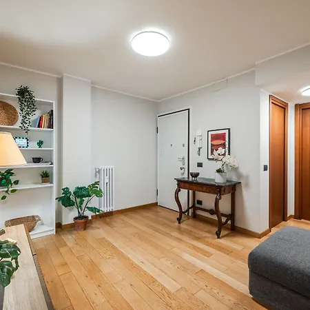 The Players Lounge - Station Area