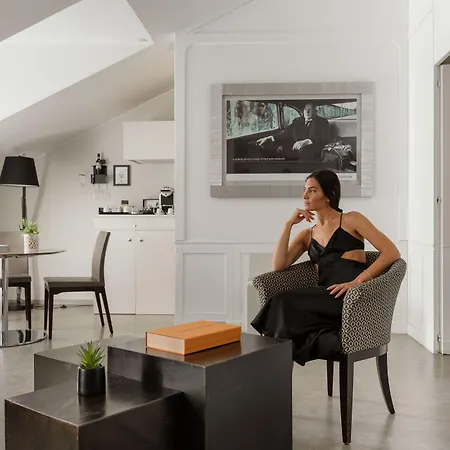 Montenapoleone Aparthotel 4*