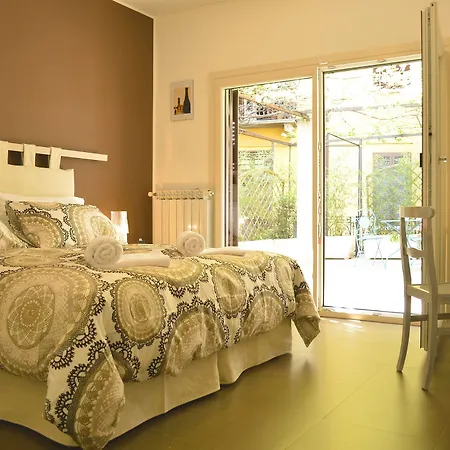 Room Inn Bed & Breakfast 4*