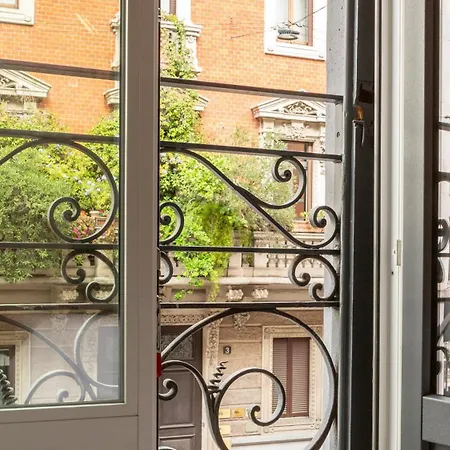 Younique Boutique Milano