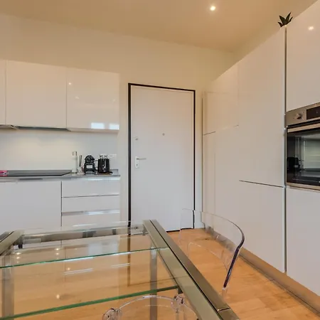 Easytopstay - Naviglio White Bliss