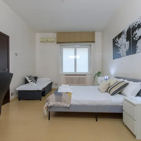 Family Apartment, Duomo 12 Min Walk, 5 Guests, Near Covered Parking *