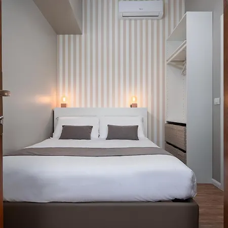 Classbnb - Two Stylish In The Moscova Area, 250m From Metro Line M2 Lägenhet