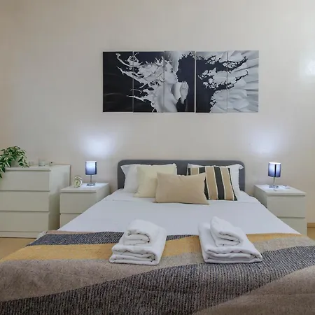 アパート Family Apartment, Duomo 12 Min Walk, 5 Guests, Near Covered Parking ミラノ