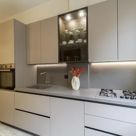 Stylish In Bocconi With Patio - Porta Romana Lejlighed