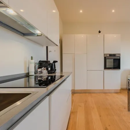 Easytopstay - Naviglio White Bliss