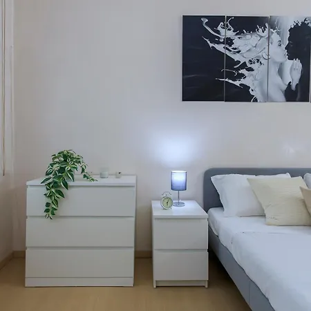 Family Apartment, Duomo 12 Min Walk, 5 Guests, Near Covered Parking *