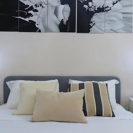 Family Apartment, Duomo 12 Min Walk, 5 Guests, Near Covered Parking