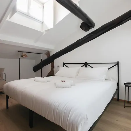 Hacca Collection - Porta Venezia Attic 2br Apartman *