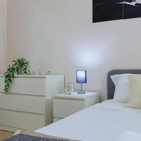 Family Apartment, Duomo 12 Min Walk, 5 Guests, Near Covered Parking 公寓 *