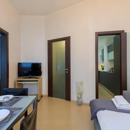 Family Apartment, Duomo 12 Min Walk, 5 Guests, Near Covered Parking *