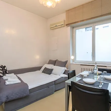 Family Apartment, Duomo 12 Min Walk, 5 Guests, Near Covered Parking 公寓 *