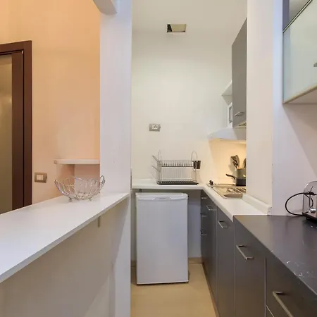 Family Apartment, Duomo 12 Min Walk, 5 Guests, Near Covered Parking 公寓 *