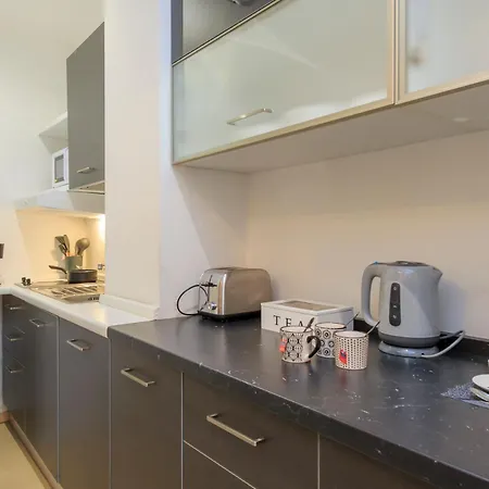 公寓 Family Apartment, Duomo 12 Min Walk, 5 Guests, Near Covered Parking *