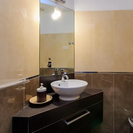 Family Apartment, Duomo 12 Min Walk, 5 Guests, Near Covered Parking * 米兰