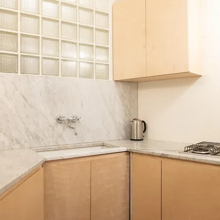 One Bedroom Of Comfort And Style In The Heart Of Apartmán *