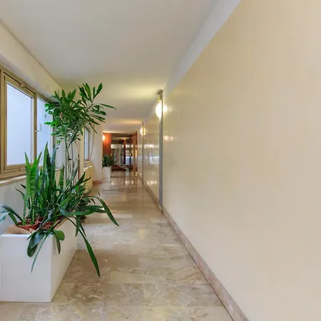 Family Apartment, Duomo 12 Min Walk, 5 Guests, Near Covered Parking