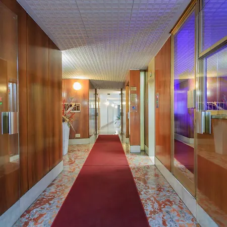 Family Apartment, Duomo 12 Min Walk, 5 Guests, Near Covered Parking