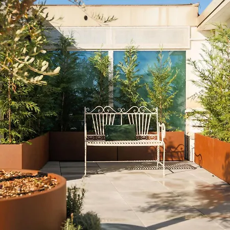 The Rent - Wonderful Multi-bedroom With Terrace In The Area Of Colonne Di San Lorenzo