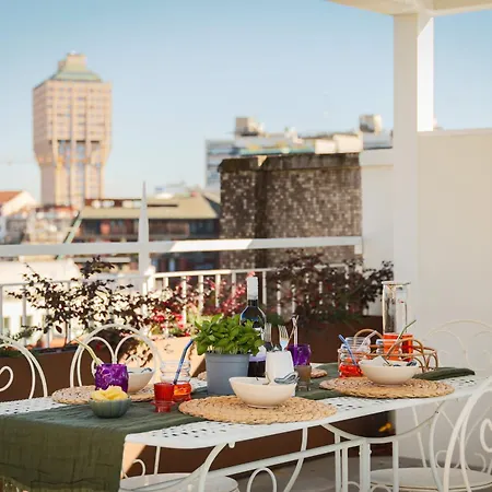아파트 The Rent - Wonderful Multi-bedroom With Terrace In The Area Of Colonne Di San Lorenzo 밀라노