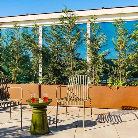 The Rent - Wonderful Multi-bedroom With Terrace In The Area Of Colonne Di San Lorenzo דירה