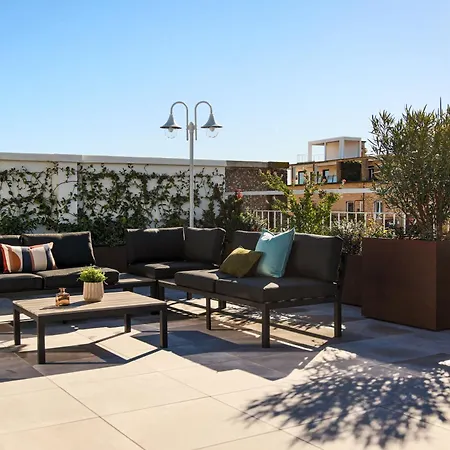 아파트 The Rent - Wonderful Multi-bedroom With Terrace In The Area Of Colonne Di San Lorenzo 밀라노