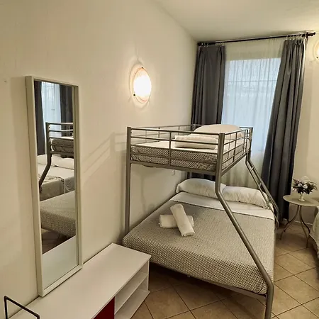 Aparthotel Dergano 2 & 4 Near Metro Stop 3*
