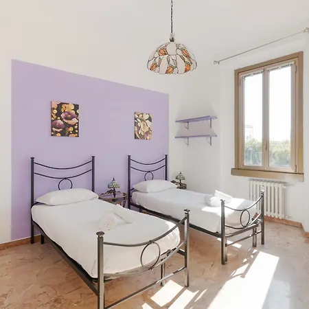 Guesthost - Bright Rubattino