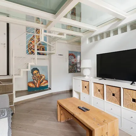 Guesthost - Comfortable Loft Citta Studi Милан