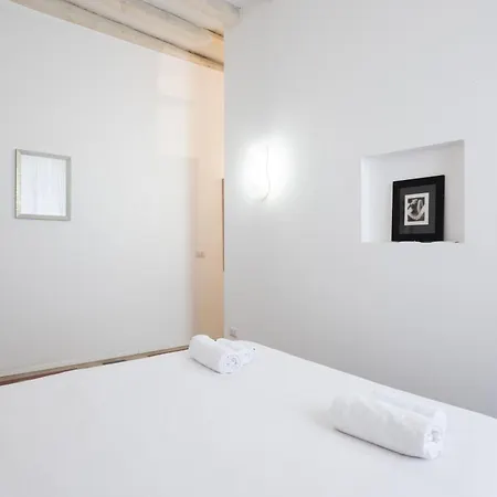 Апартаменты Vintage Hideaway Milan-historic Courtyard *