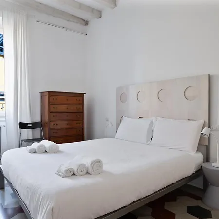 Vintage Hideaway Milan-historic Courtyard Милан
