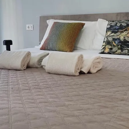 Lägenhet Fair Haven - Modern Near Metro Bisceglie And San Siro *