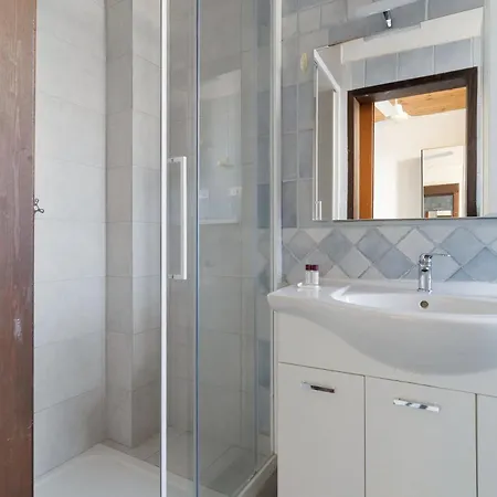 Guesthost - Comfy San Cristoforo Milan