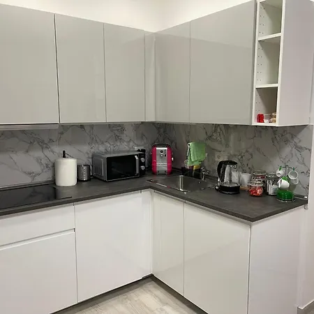 Chiara's Urban Oasis - - Duomo 8 Min * Milánó