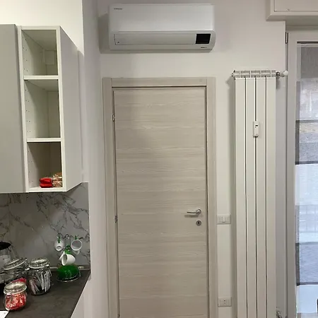 Chiara's Urban Oasis - - Duomo 8 Min Milánó