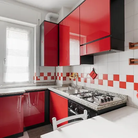 Guesthost - Comfy M2 Udine Apartament