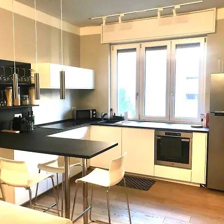 Modern In - Garage Included *