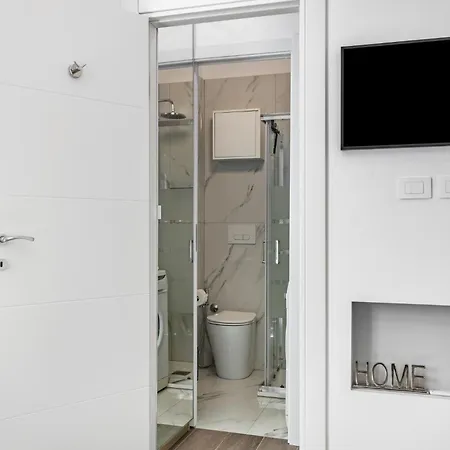 Apartment Viaortisuite Pta Romana Wifi & A-c 12 Min To Duomo Mailand