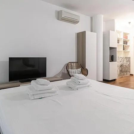 Apartman Italianway Comfort - Londonio 23 *