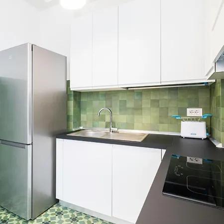 Roncaglia 25, * Milánó