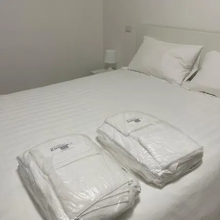 Chiara's Urban Oasis - - Duomo 8 Min Appartement