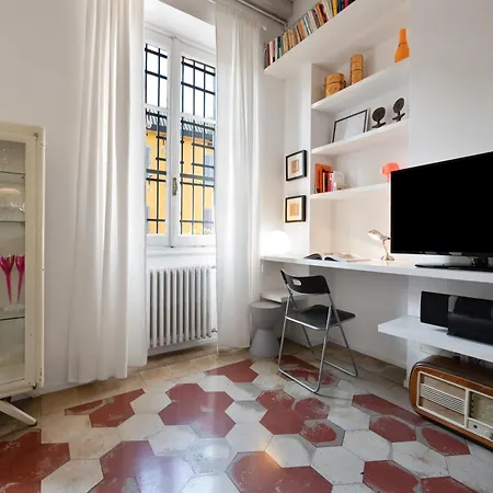 Vintage Hideaway Milan-historic Courtyard Apartment